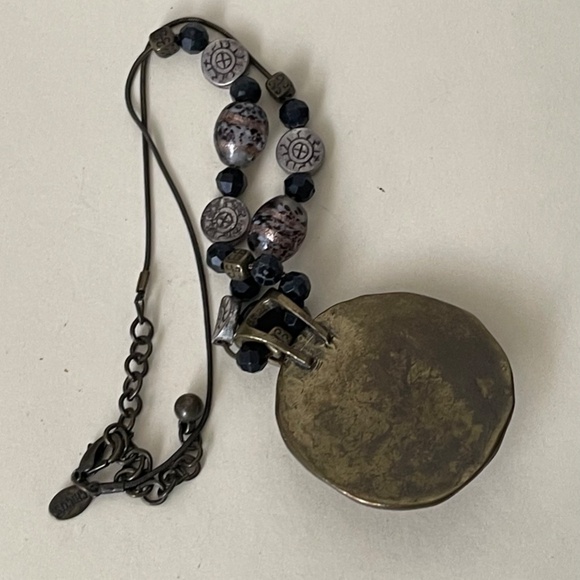 Chico’s necklace Medallion pendant  abstract art.  Art glass, rhinestone, metal - Picture 4 of 4